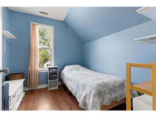 25 Chatham Street, Hamilton, ON - Indoor Photo Showing Bedroom