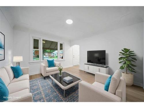 Unit 1-172 East 34Th Street, Hamilton, ON - Indoor Photo Showing Living Room