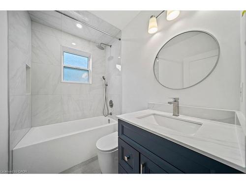 Unit 1-172 East 34Th Street, Hamilton, ON - Indoor Photo Showing Bathroom