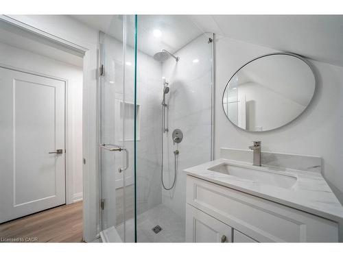 Unit 1-172 East 34Th Street, Hamilton, ON - Indoor Photo Showing Bathroom