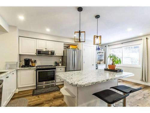 77-26 Moss Boulevard, Hamilton, ON - Indoor Photo Showing Kitchen With Upgraded Kitchen