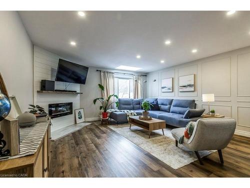 77-26 Moss Boulevard, Hamilton, ON - Indoor Photo Showing Living Room With Fireplace