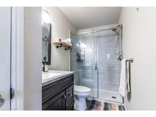 77-26 Moss Boulevard, Hamilton, ON - Indoor Photo Showing Bathroom