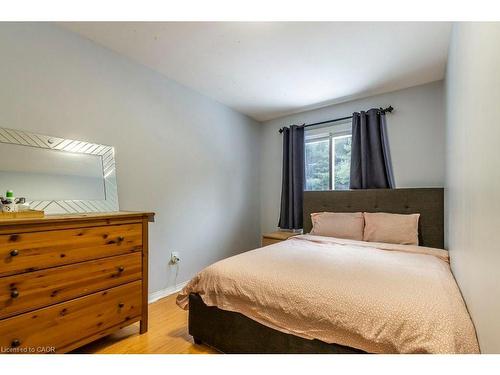 77-26 Moss Boulevard, Hamilton, ON - Indoor Photo Showing Bedroom