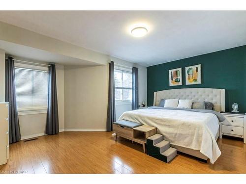 77-26 Moss Boulevard, Hamilton, ON - Indoor Photo Showing Bedroom