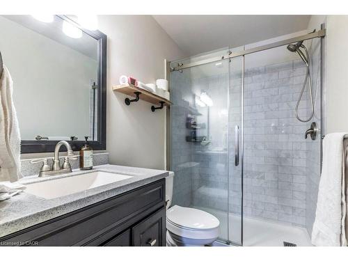 77-26 Moss Boulevard, Hamilton, ON - Indoor Photo Showing Bathroom