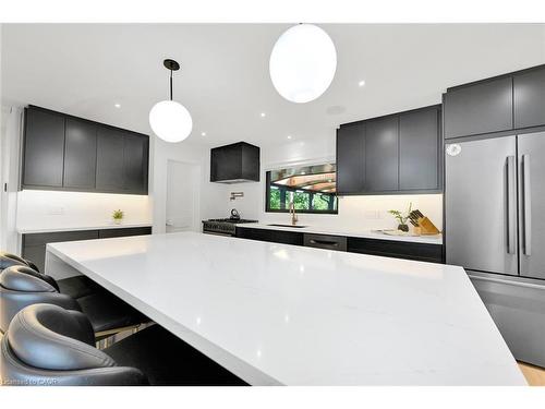 162 Stone Church Road E, Hamilton, ON - Indoor Photo Showing Kitchen