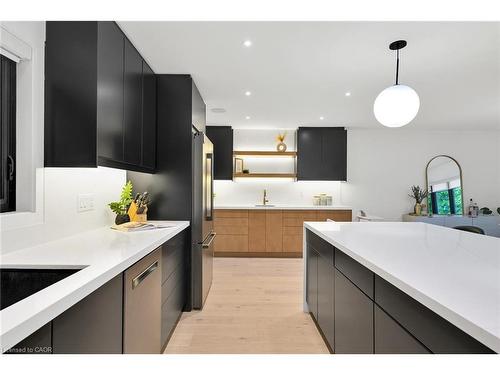 162 Stone Church Road E, Hamilton, ON - Indoor Photo Showing Kitchen With Upgraded Kitchen