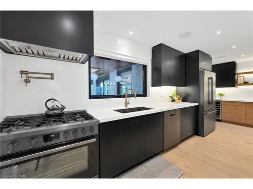 162 Stone Church Road E, Hamilton, ON - Indoor Photo Showing Kitchen With Upgraded Kitchen