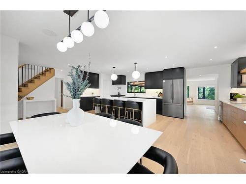 162 Stone Church Road E, Hamilton, ON - Indoor Photo Showing Kitchen With Upgraded Kitchen