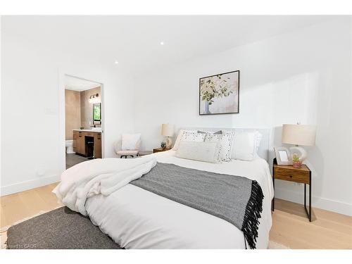 162 Stone Church Road E, Hamilton, ON - Indoor Photo Showing Bedroom