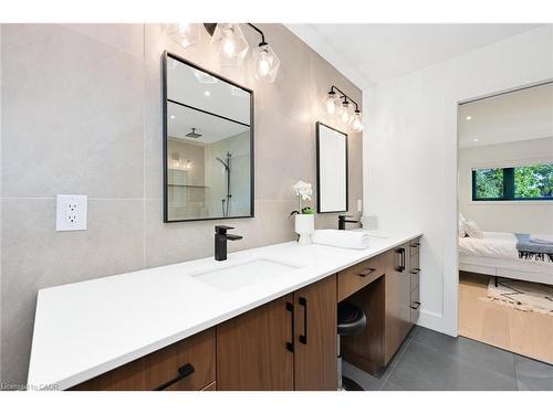 162 Stone Church Road E, Hamilton, ON - Indoor Photo Showing Bathroom