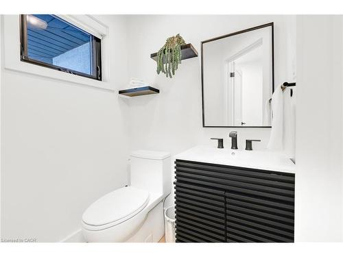 162 Stone Church Road E, Hamilton, ON - Indoor Photo Showing Bathroom