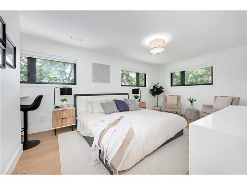 162 Stone Church Road E, Hamilton, ON - Indoor Photo Showing Bedroom