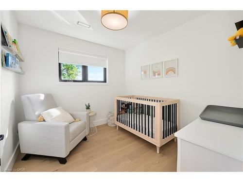 162 Stone Church Road E, Hamilton, ON - Indoor Photo Showing Bedroom