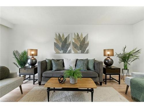 1423 Thornton Road, Burlington, ON - Indoor Photo Showing Living Room