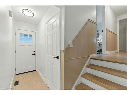 1423 Thornton Road, Burlington, ON - Indoor Photo Showing Other Room