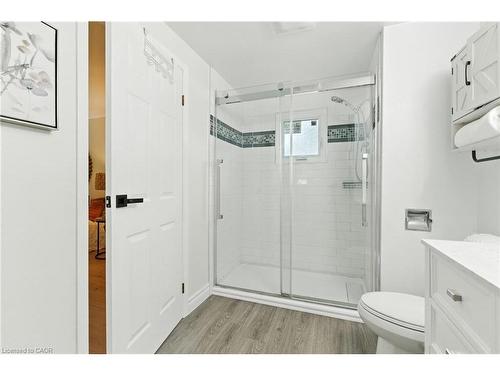 1423 Thornton Road, Burlington, ON - Indoor Photo Showing Bathroom