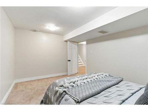 1423 Thornton Road, Burlington, ON - Indoor Photo Showing Bedroom