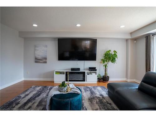 2427 Asima Drive, London, ON - Indoor Photo Showing Living Room