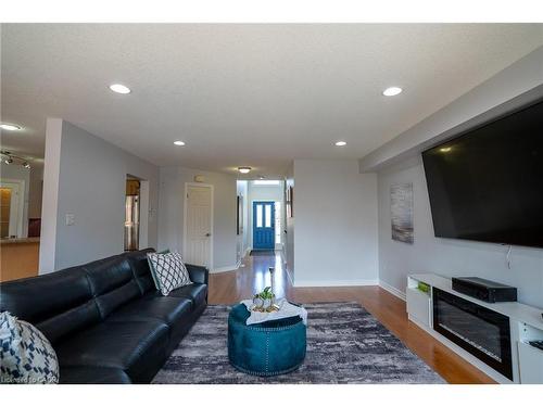 2427 Asima Drive, London, ON - Indoor Photo Showing Living Room
