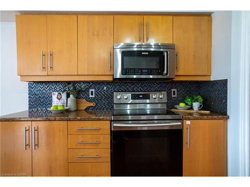 2427 Asima Drive, London, ON - Indoor Photo Showing Kitchen