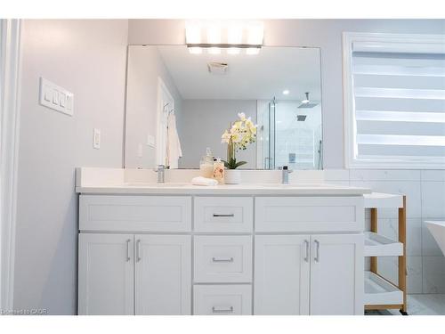 2427 Asima Drive, London, ON - Indoor Photo Showing Bathroom