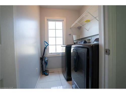 2427 Asima Drive, London, ON - Indoor Photo Showing Laundry Room