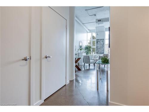 212-404 King Street W, Kitchener, ON - Indoor Photo Showing Other Room