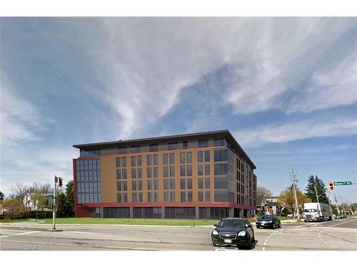 906 Main Street W, Hamilton, ON 