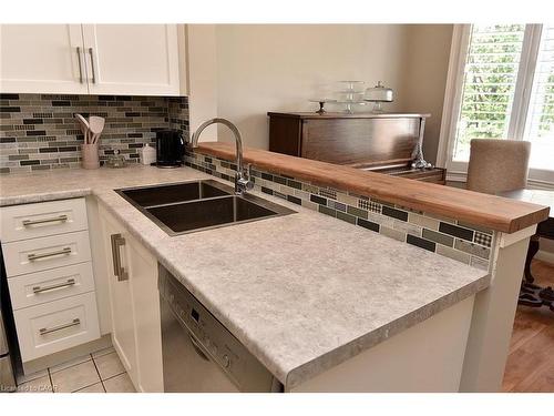 157 Silverbirch Boulevard, Hamilton, ON - Indoor Photo Showing Kitchen With Double Sink