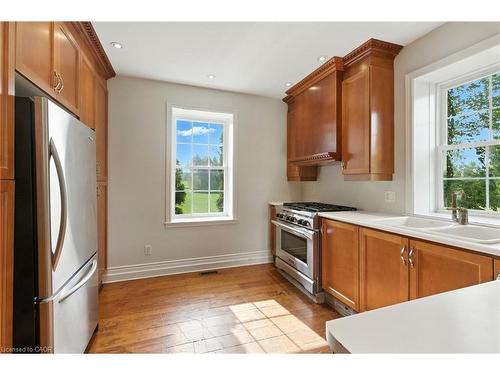 437 6Th Concession Road E, Flamborough, ON - Indoor Photo Showing Kitchen With Double Sink