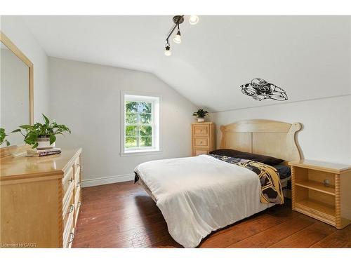 437 6Th Concession Road E, Flamborough, ON - Indoor Photo Showing Bedroom