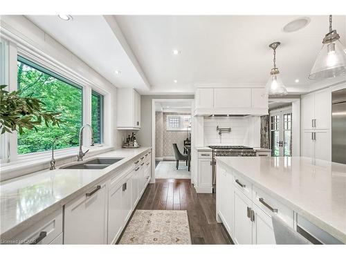 61 Oak Knoll Drive, Hamilton, ON - Indoor Photo Showing Kitchen With Double Sink With Upgraded Kitchen