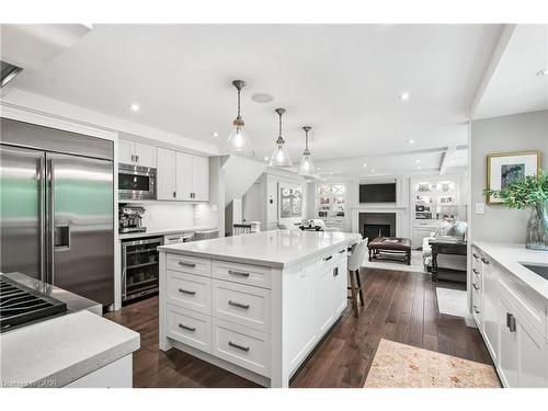 61 Oak Knoll Drive, Hamilton, ON - Indoor Photo Showing Kitchen With Upgraded Kitchen