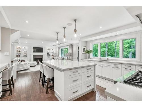 61 Oak Knoll Drive, Hamilton, ON - Indoor Photo Showing Kitchen With Upgraded Kitchen