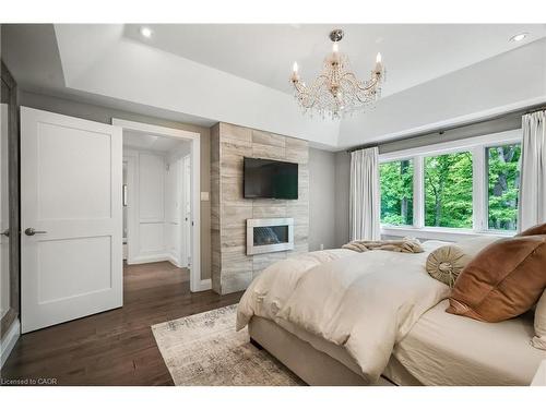 61 Oak Knoll Drive, Hamilton, ON - Indoor Photo Showing Bedroom