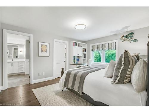 61 Oak Knoll Drive, Hamilton, ON - Indoor Photo Showing Bedroom