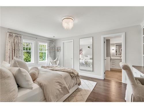 61 Oak Knoll Drive, Hamilton, ON - Indoor Photo Showing Bedroom