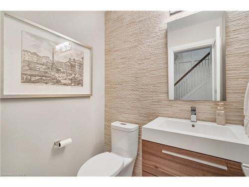 61 Oak Knoll Drive, Hamilton, ON - Indoor Photo Showing Bathroom