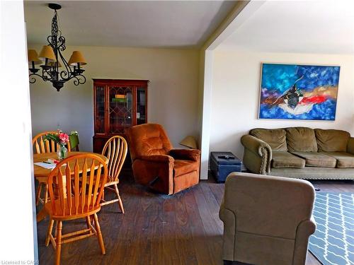 269 Rock Chapel Road, Hamilton, ON - Indoor Photo Showing Living Room