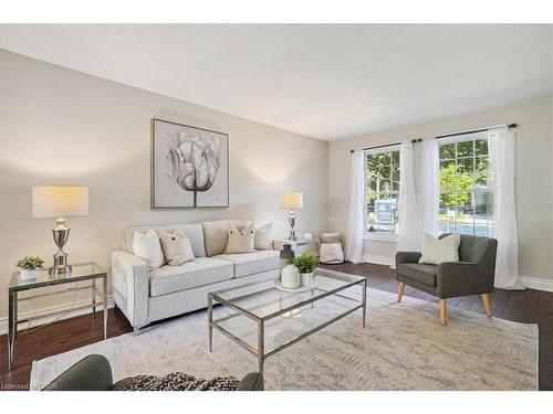 41 Steen Drive, Mississauga, ON - Indoor Photo Showing Living Room