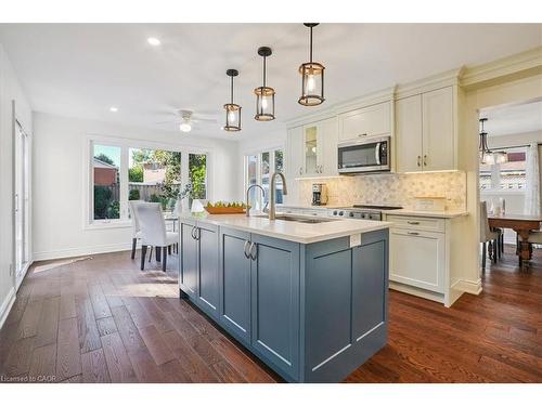 41 Steen Drive, Mississauga, ON - Indoor Photo Showing Kitchen With Upgraded Kitchen