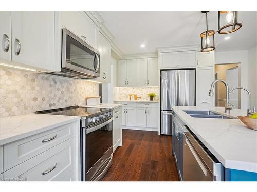 41 Steen Drive, Mississauga, ON - Indoor Photo Showing Kitchen With Double Sink With Upgraded Kitchen
