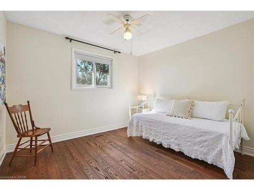 41 Steen Drive, Mississauga, ON - Indoor Photo Showing Bedroom