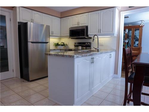119 Hume Drive, Cambridge, ON - Indoor Photo Showing Kitchen
