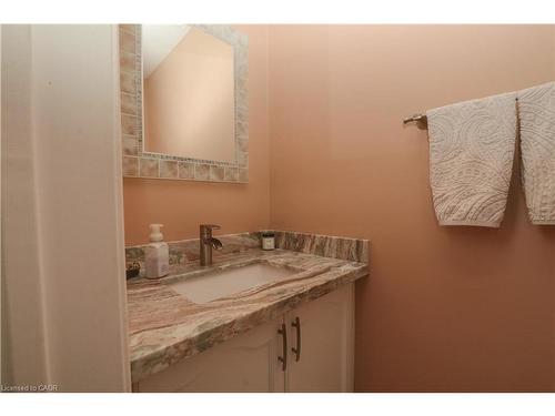 119 Hume Drive, Cambridge, ON - Indoor Photo Showing Bathroom