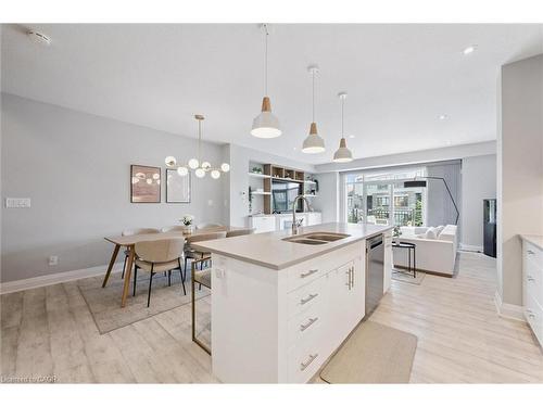 16-271 Grey Silo Road, Waterloo, ON - Indoor Photo Showing Kitchen With Double Sink
