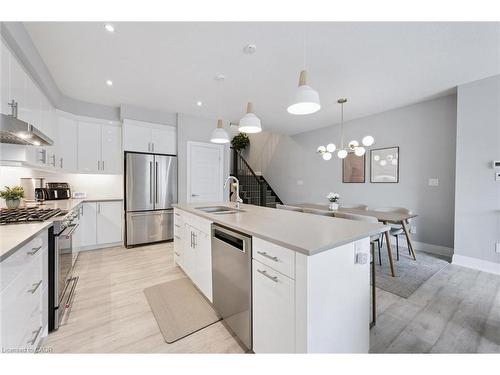 16-271 Grey Silo Road, Waterloo, ON - Indoor Photo Showing Kitchen With Double Sink With Upgraded Kitchen