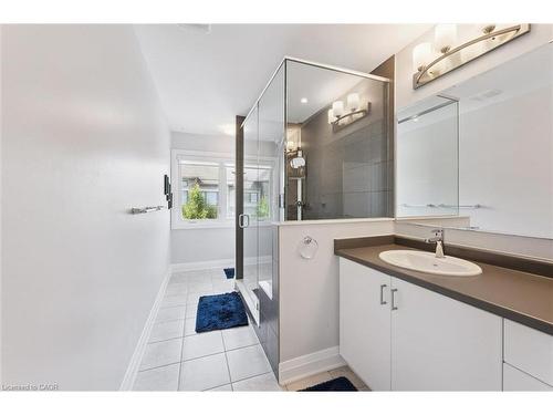 16-271 Grey Silo Road, Waterloo, ON - Indoor Photo Showing Bathroom